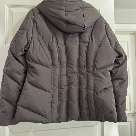 Calvin Klein chocolate ski jacket with hood. Size XL - Picture 5 of 6